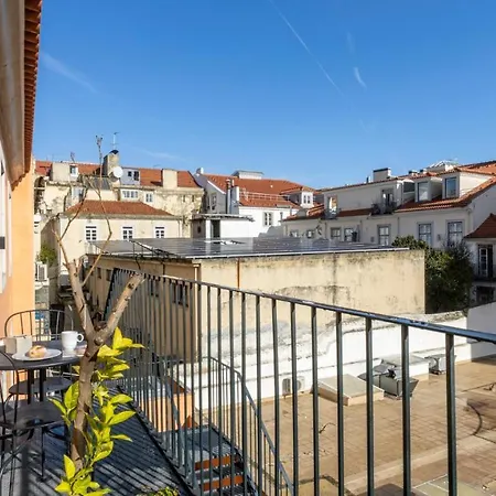 Plum Guide - Sterling Gold Lisbon
