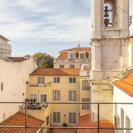 Plum Guide - Sterling Gold * Lisboa