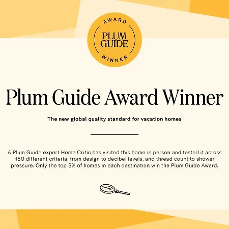 Plum Guide - Sterling Gold * Lisboa